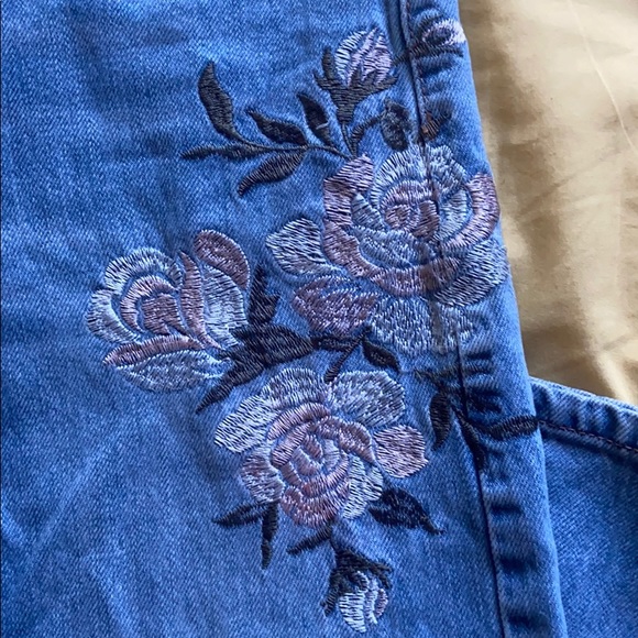 FLORAL JEANS - Picture 2 of 4